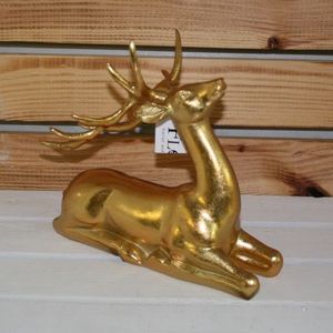 Hirsch gold liegend