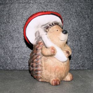 Igel mit Pilz
