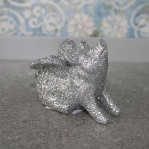 Glücks-Schwein Flügel sitzend