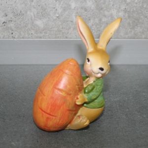 Hase mit Karotte  
