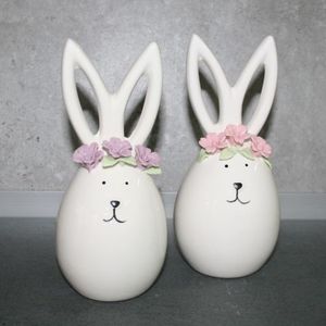 Hase m. Blüten 